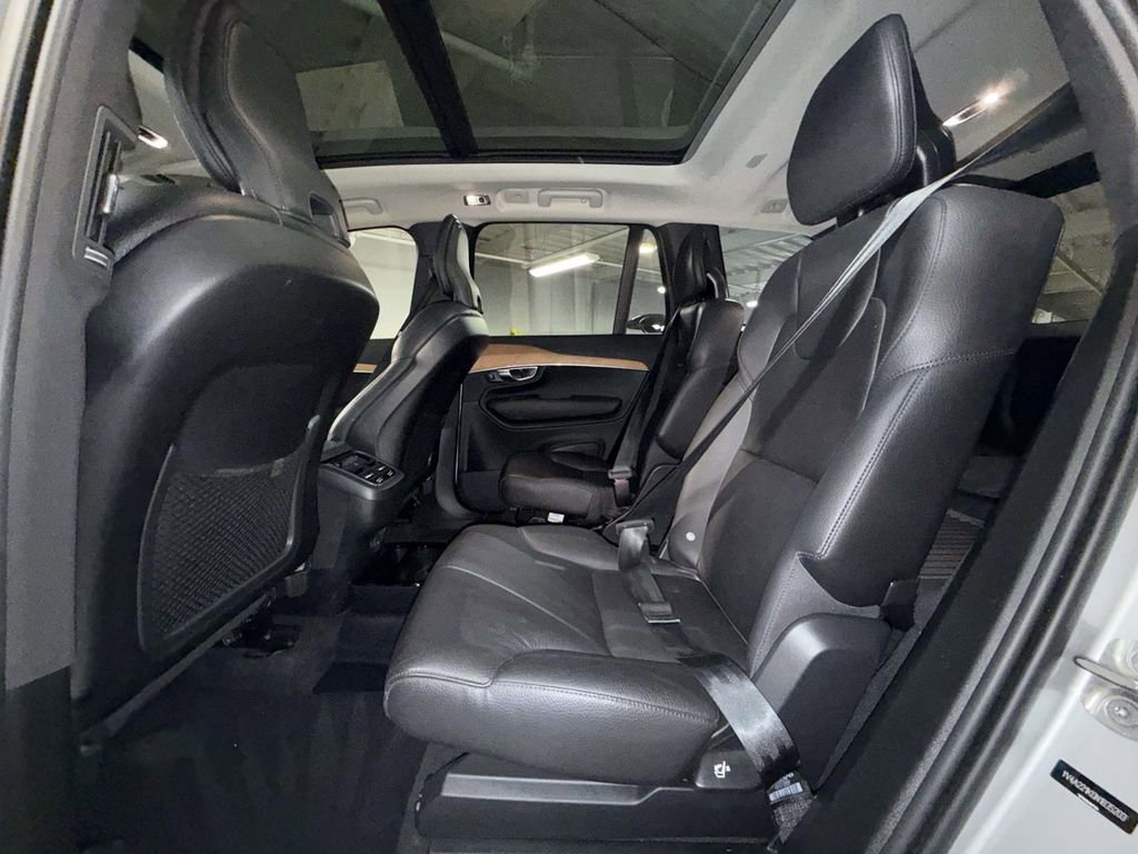 Used 2022 Volvo XC90 T6 Momentum w/ Climate Package image 19