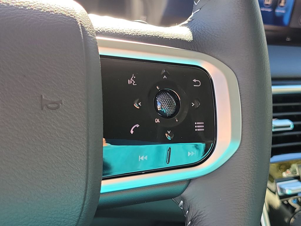 New 2026 Nissan Armada SV image 28