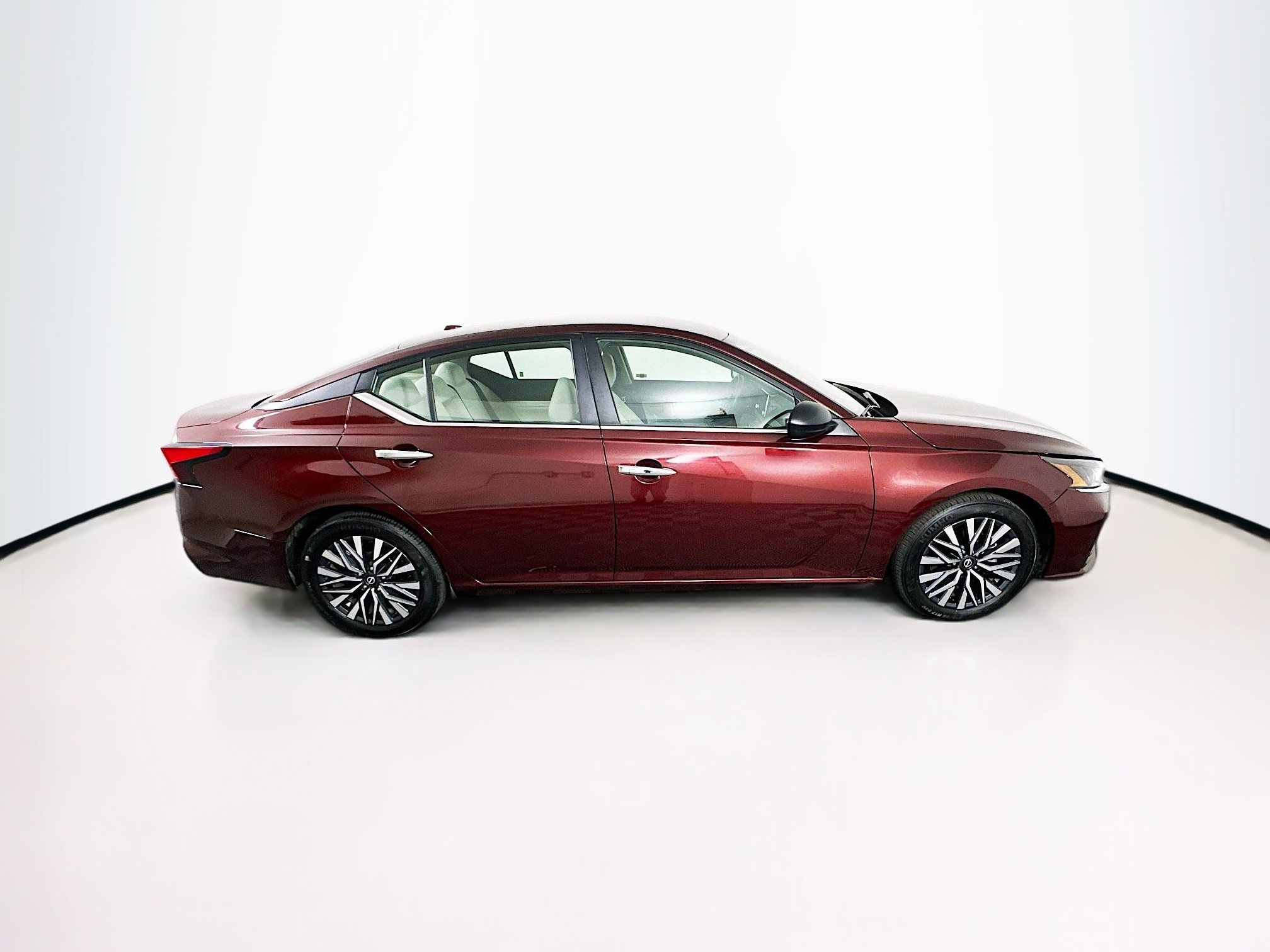 Used 2025 Nissan Altima 2.5 SV image 10