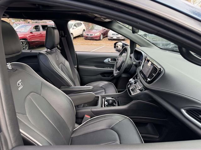 Used 2025 Chrysler Pacifica Limited FWD image 11