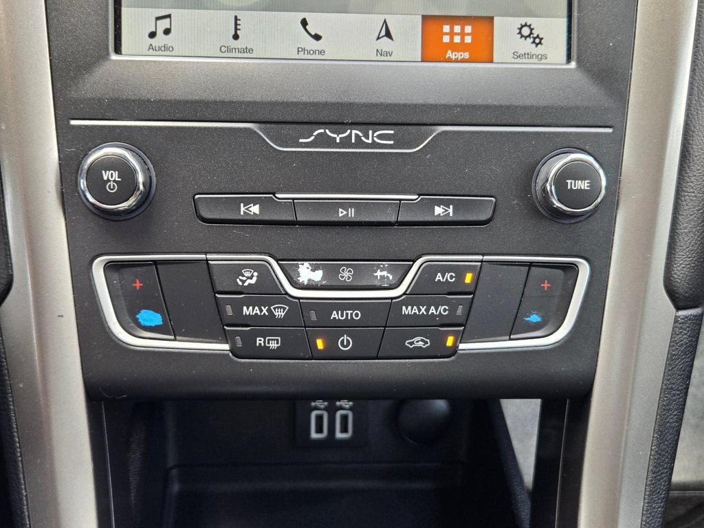 Used 2019 Ford Fusion SE FWD image 13