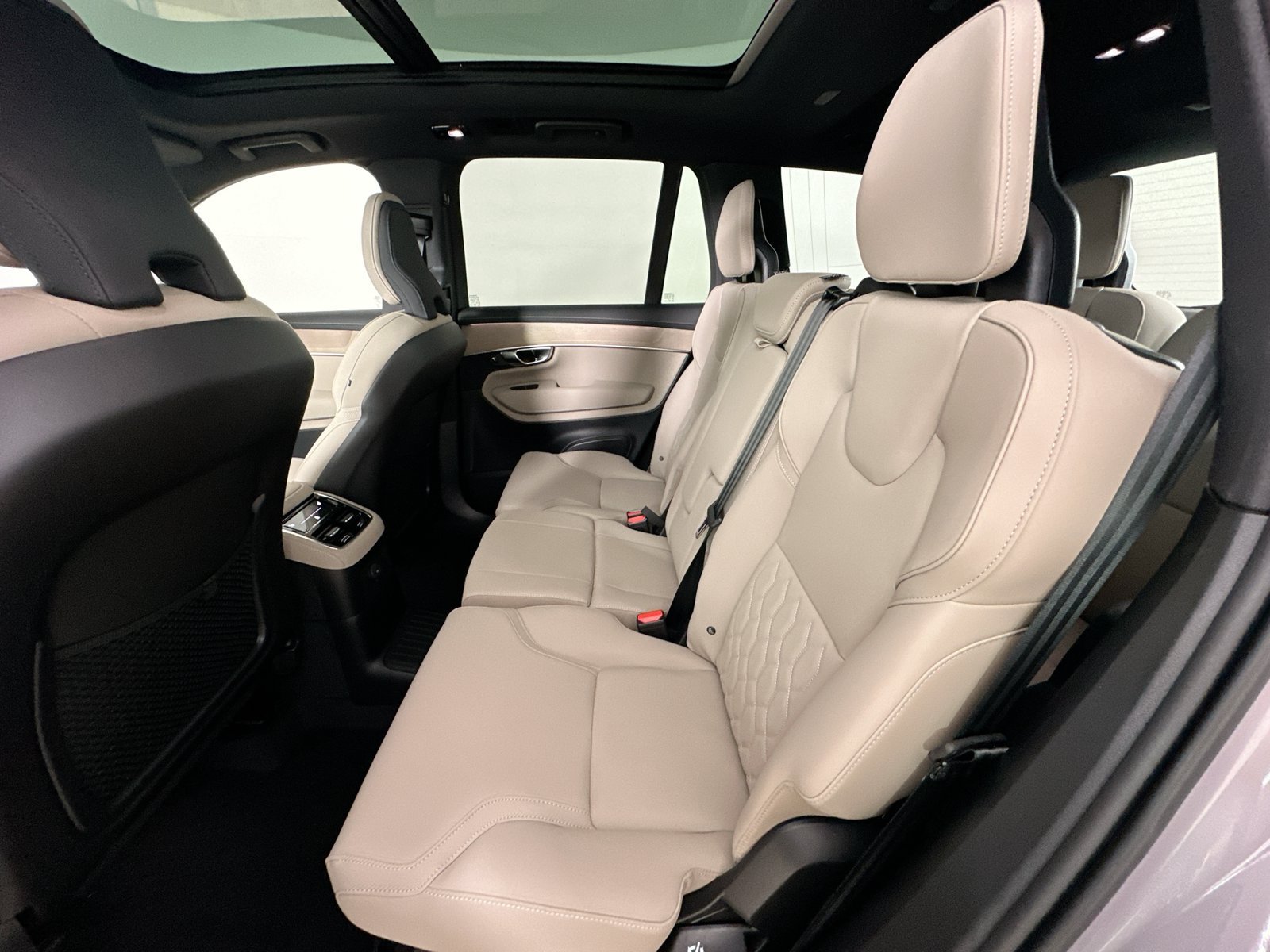 New 2026 Volvo XC90 T8 Plus w/ Protection Package AWD/4WD image 37