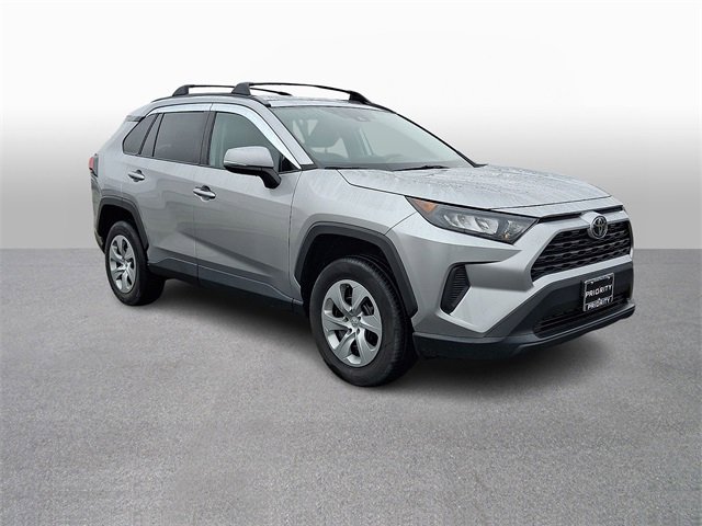 Used 2021 Toyota RAV4 LE image 3