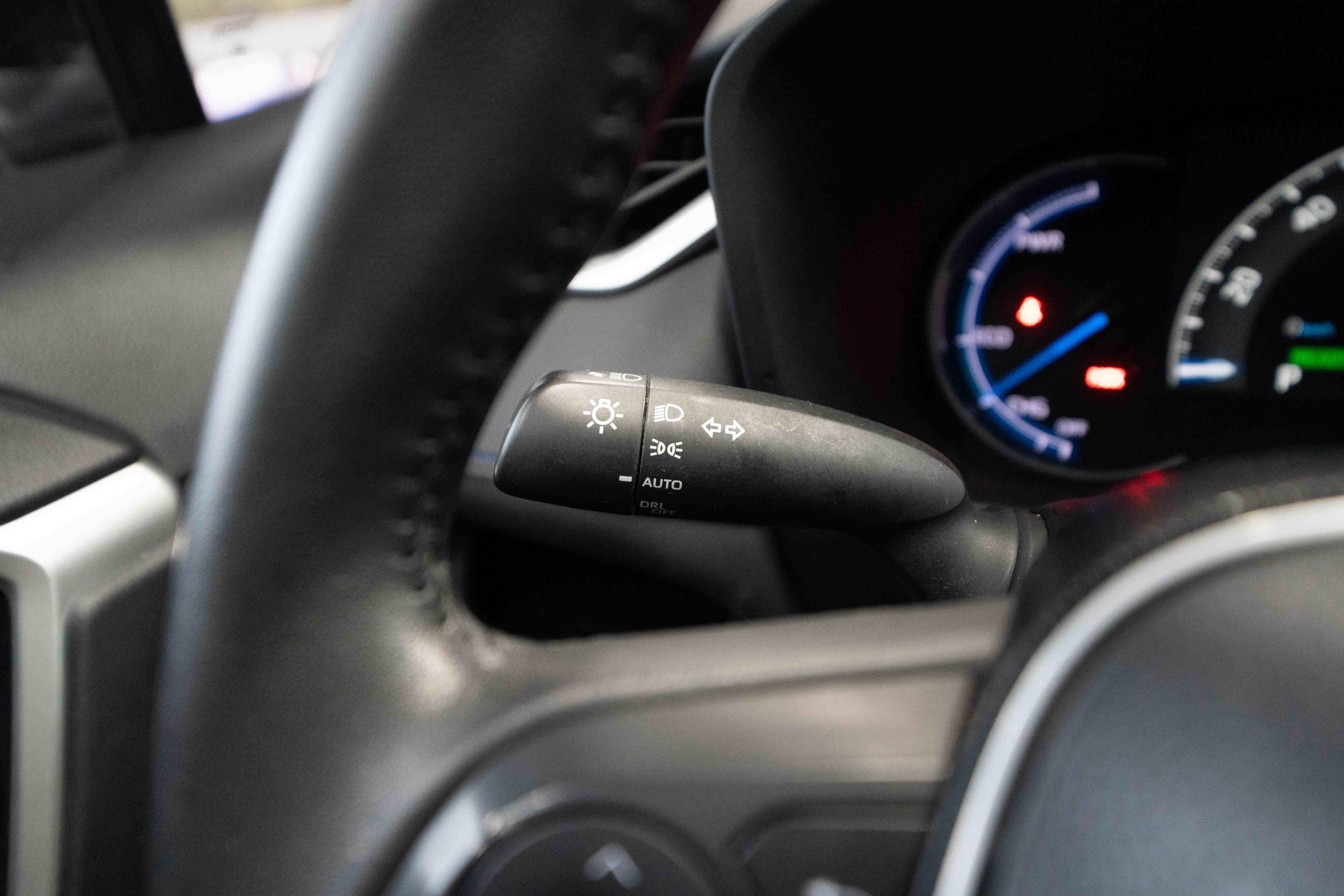 Used 2023 Toyota RAV4 SE image 13