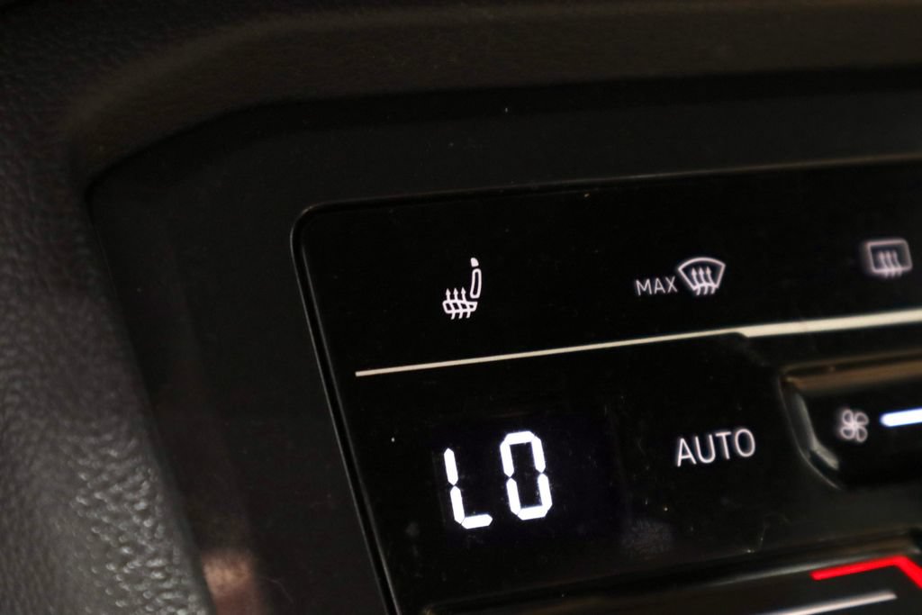 Used 2024 Volkswagen Tiguan SE w/ Panoramic Sunroof Package AWD/4WD image 4