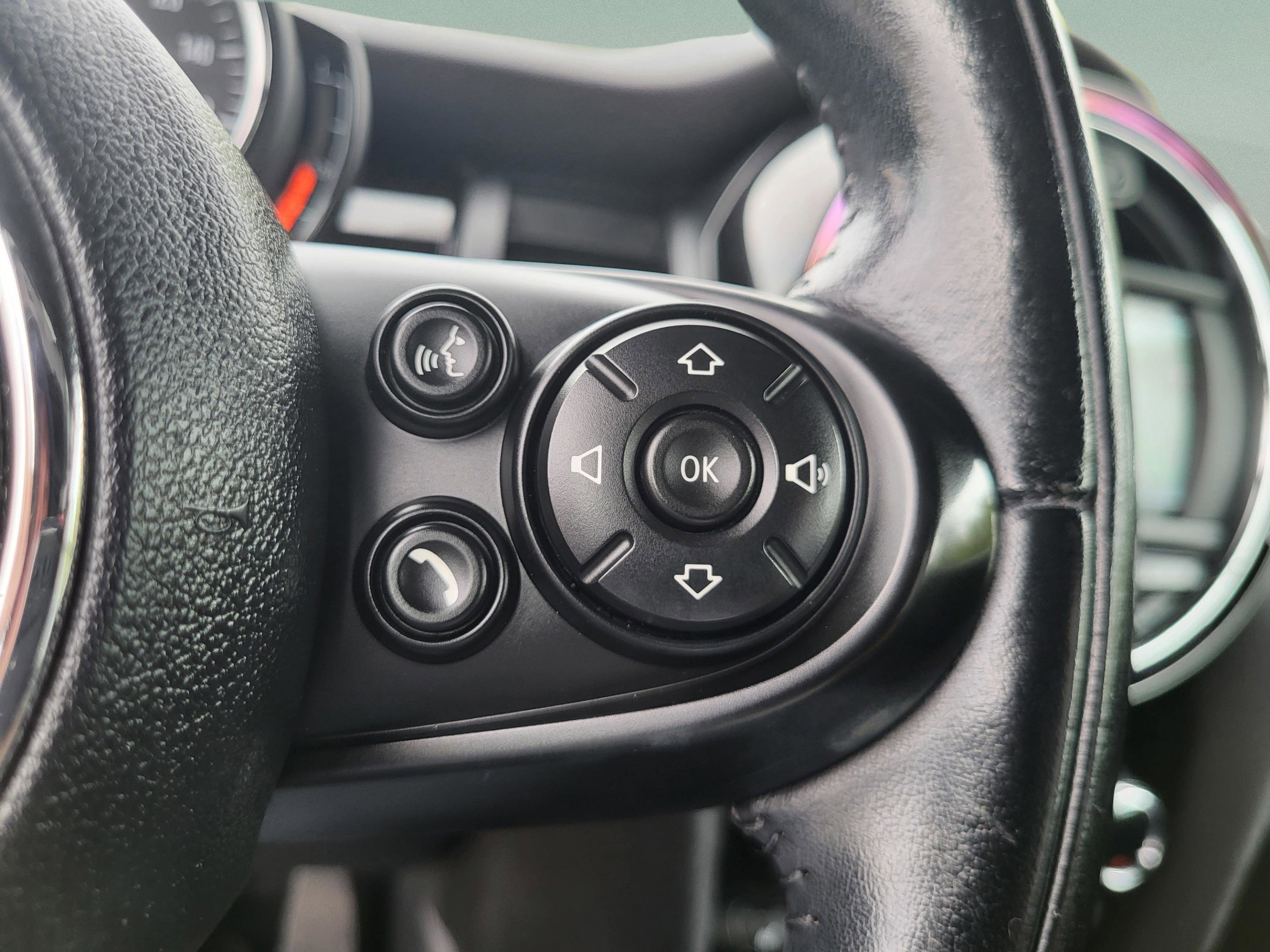 Used 2019 MINI Cooper Convertible w/ Premium Package image 57