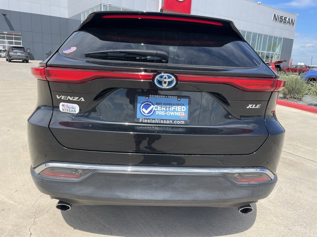 Used 2023 Toyota Venza LE image 4