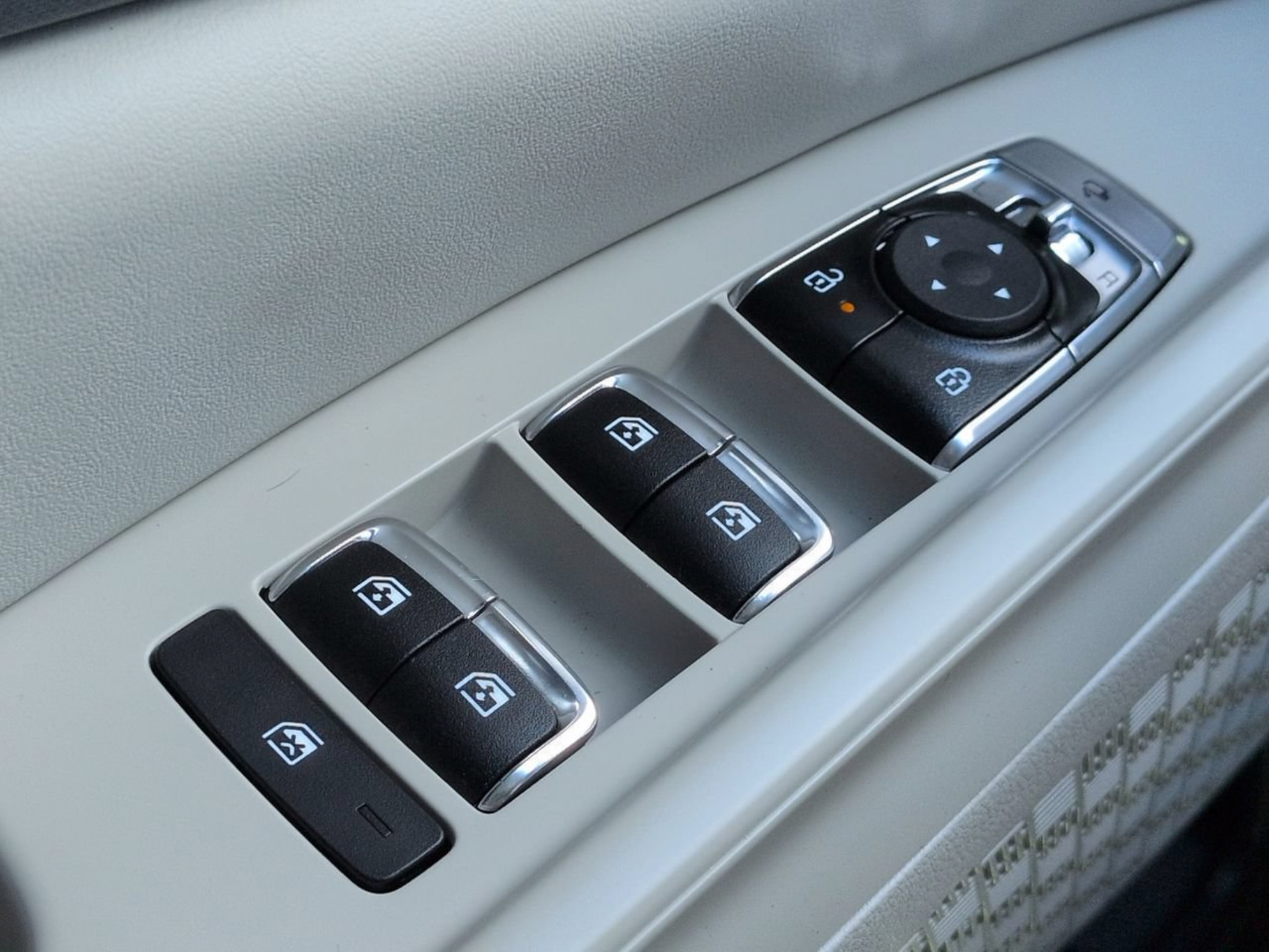 Certified 2026 Kia Carnival SX FWD image 32