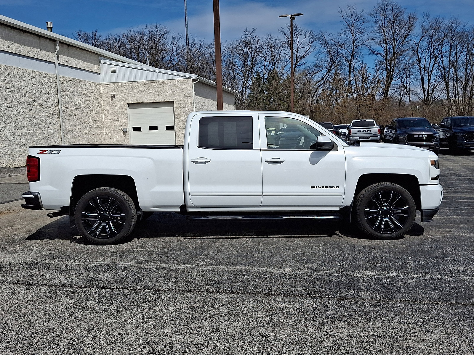 Used 2018 Chevrolet Silverado 1500 LT w/ All Star Edition image 9
