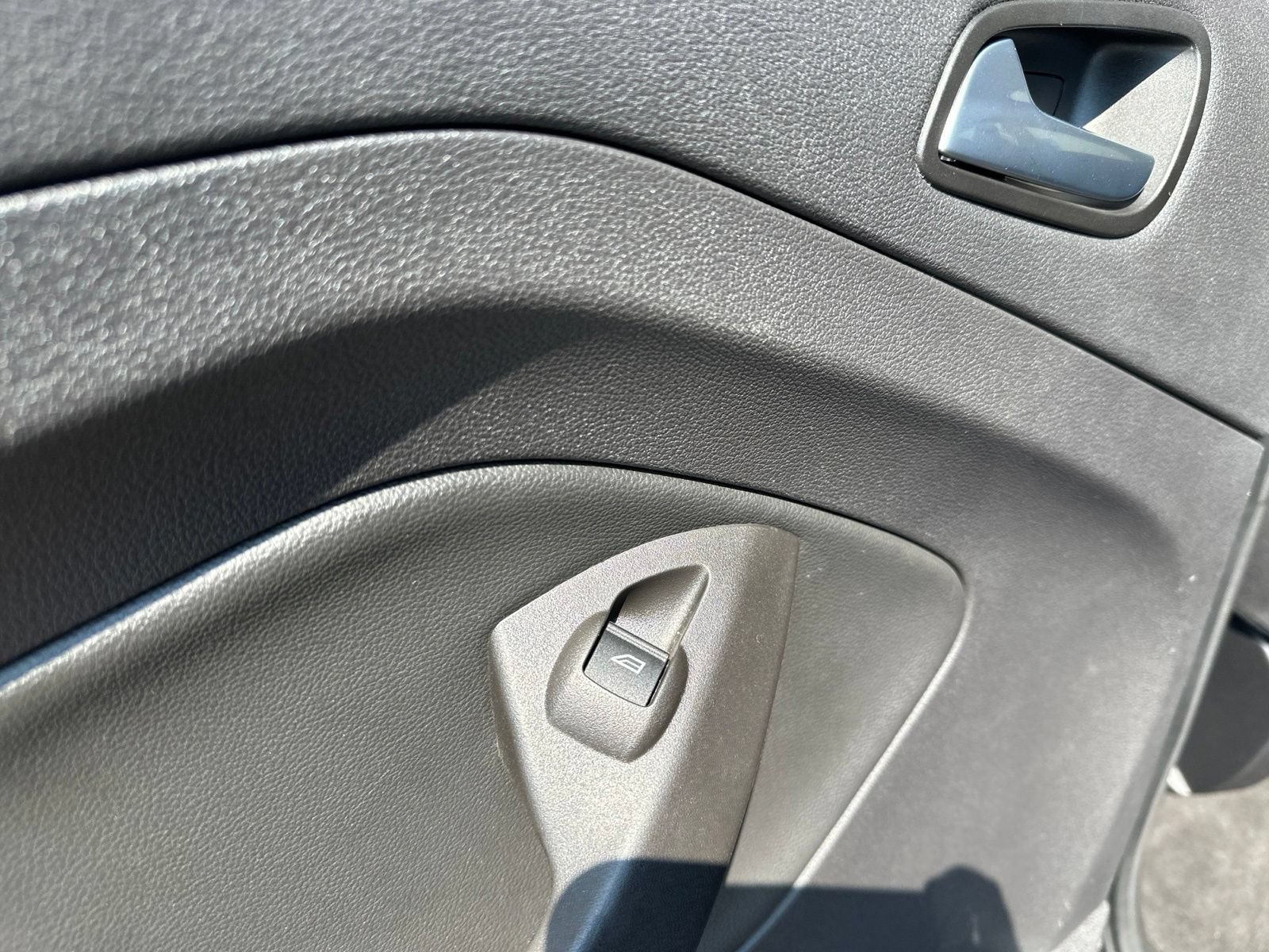 Used 2015 Ford Escape SE FWD image 25