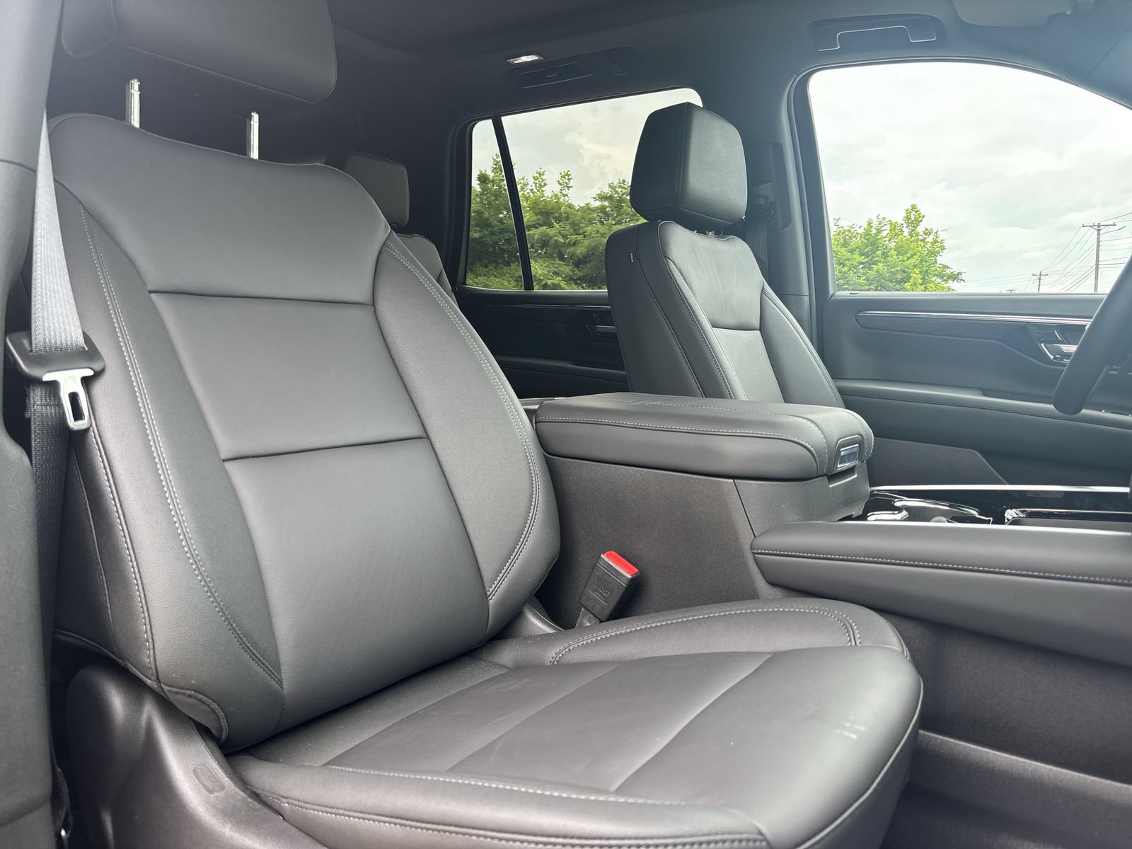 Used 2026 Chevrolet Tahoe Z71 w/ Comfort Package AWD/4WD image 25