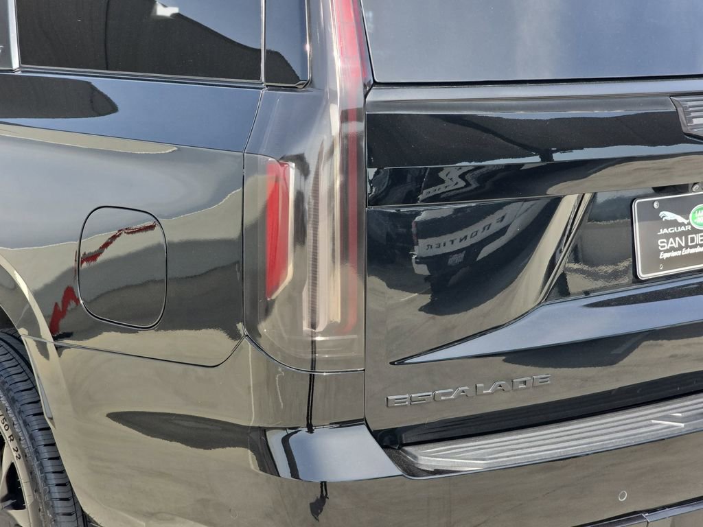 Used 2022 Cadillac Escalade Premium Luxury image 40