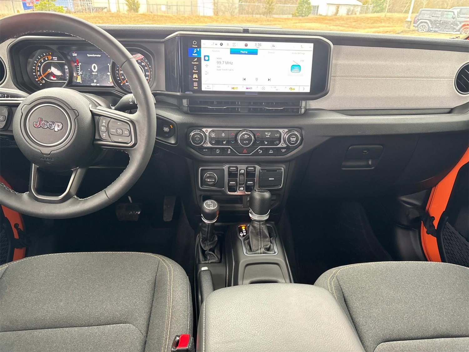 Used 2025 Jeep Gladiator Sport image 19