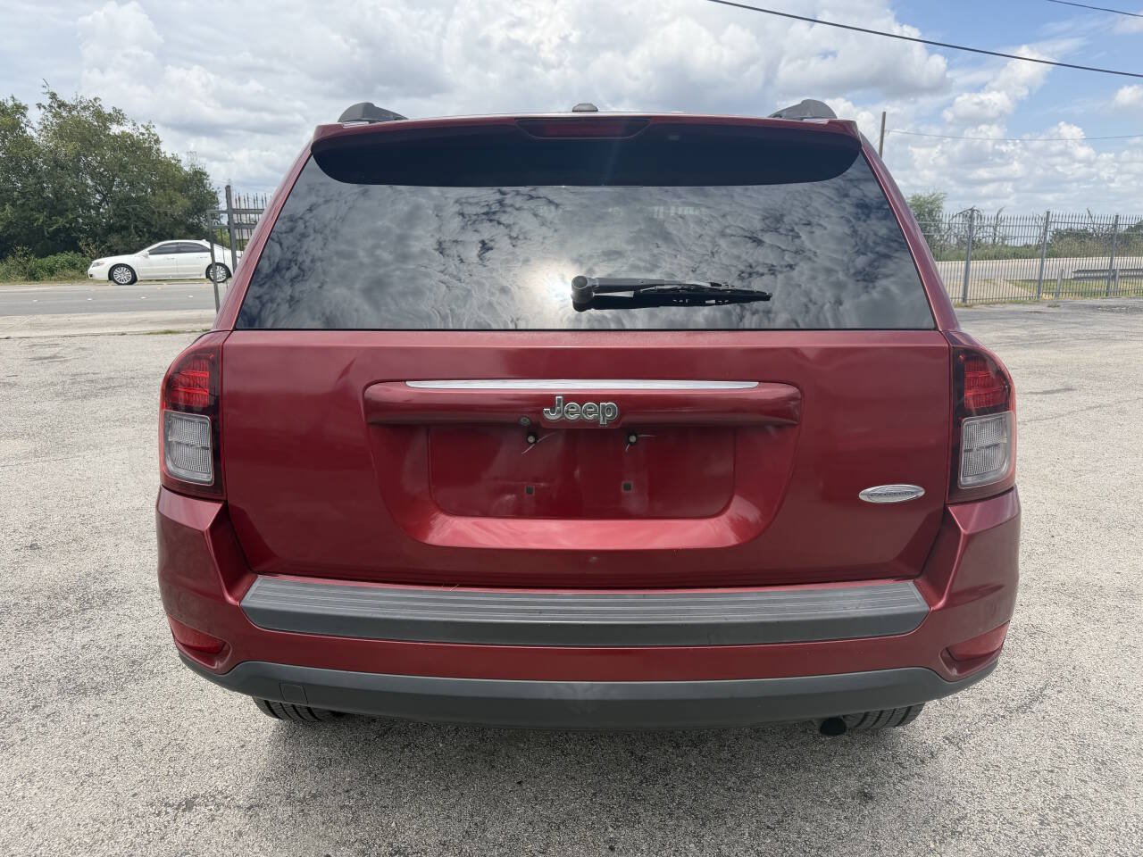 Used 2014 Jeep Compass Latitude w/ Sun/Sound Group FWD image 5