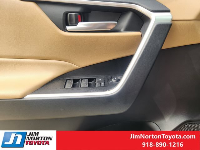 Used 2025 Toyota RAV4 XLE w/ Convenience Package FWD image 24