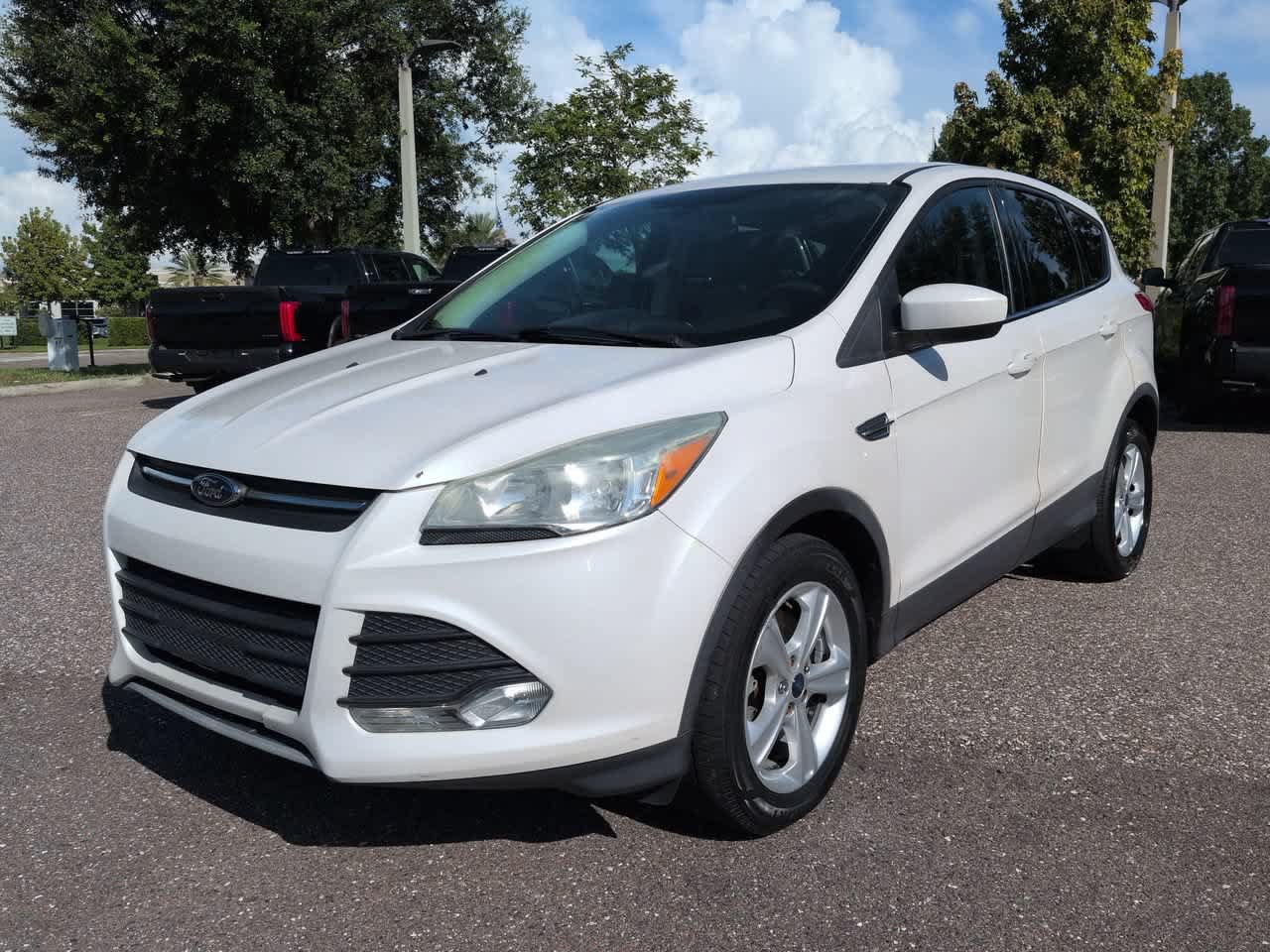 Used 2015 Ford Escape SE FWD image 2