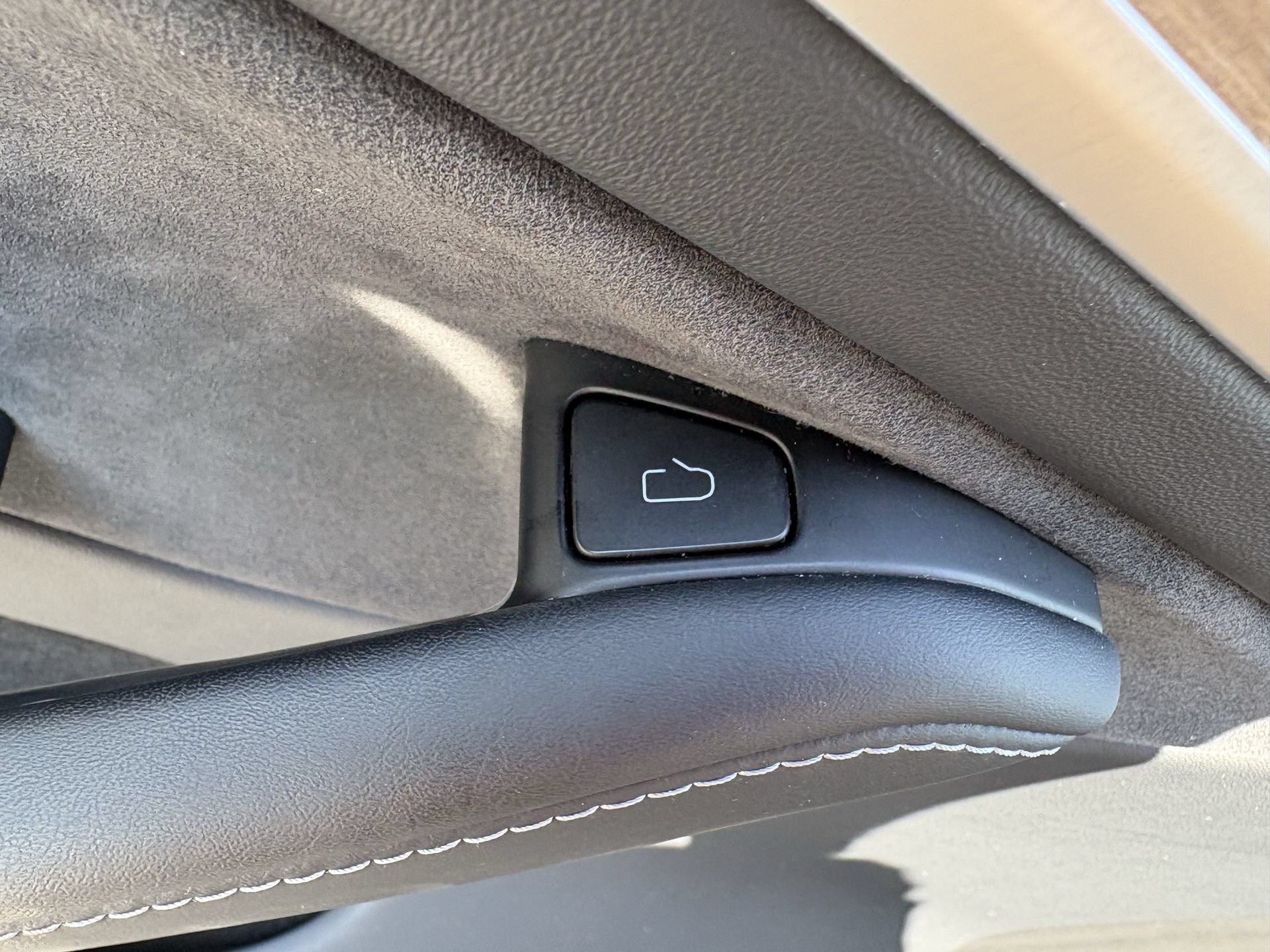 Used 2024 Tesla Model Y Long Range AWD/4WD image 12