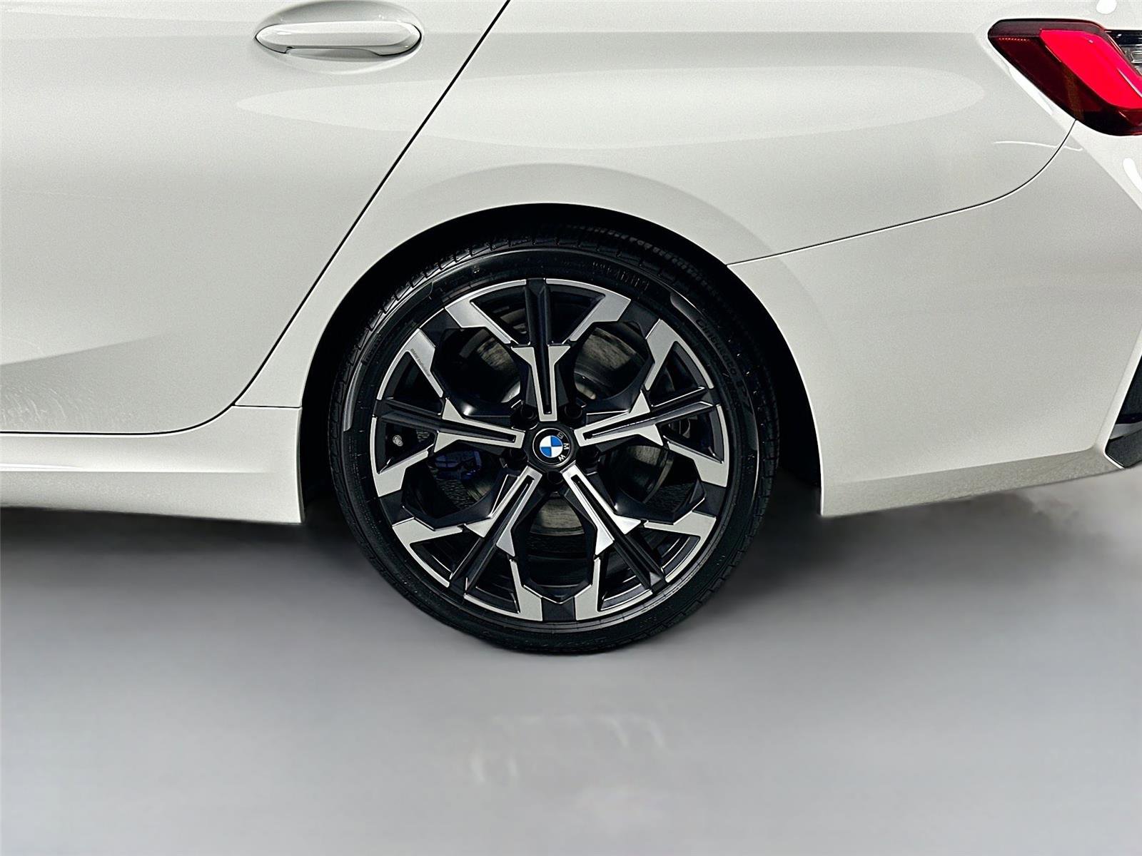 Used 2026 BMW 330i Sedan w/ M Sport Package RWD image 33
