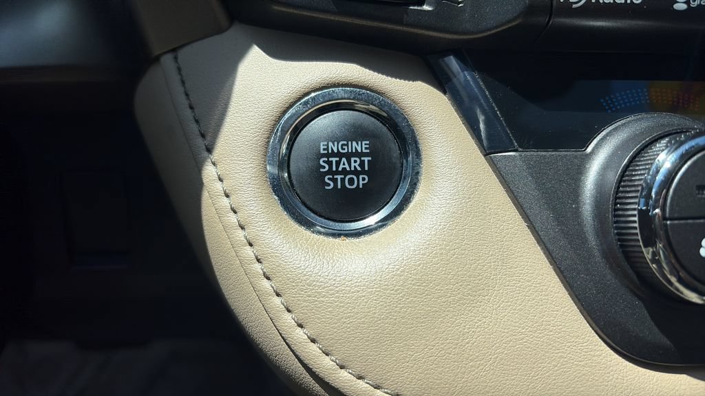 Used 2014 Toyota RAV4 Limited w/ Technology Package FWD image 25