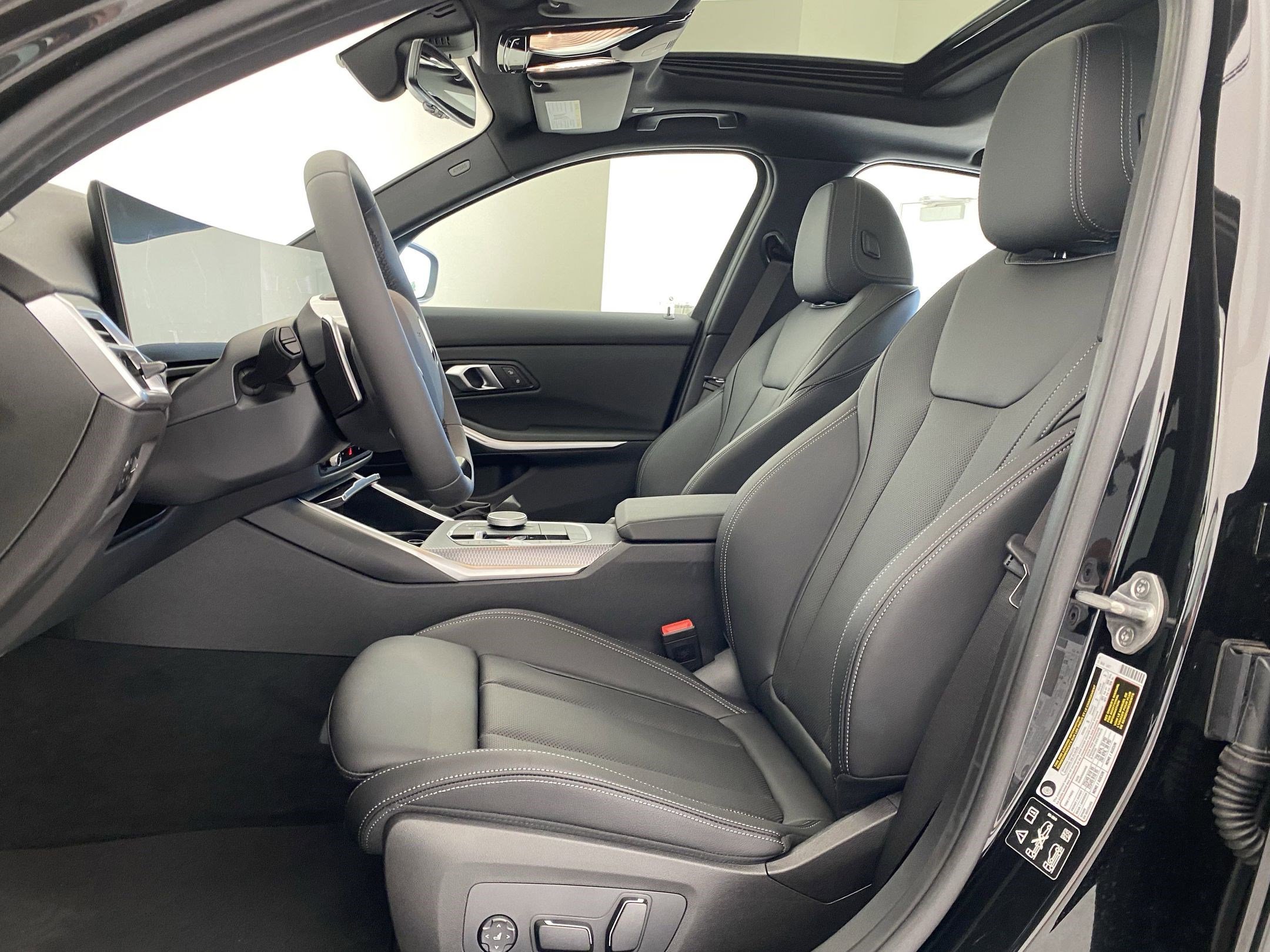 Used 2025 BMW 330i xDrive Sedan w/ Convenience Package image 4