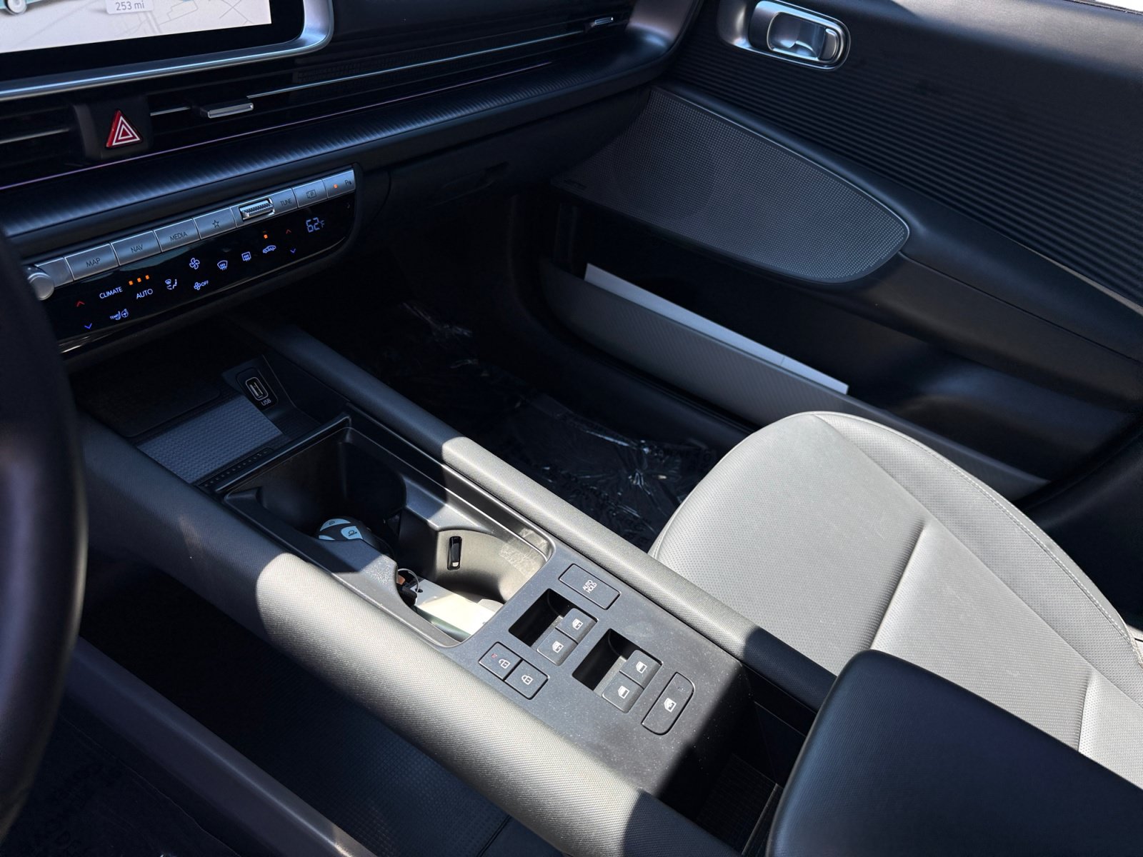 Used 2023 Hyundai Ioniq 6 Limited RWD image 13