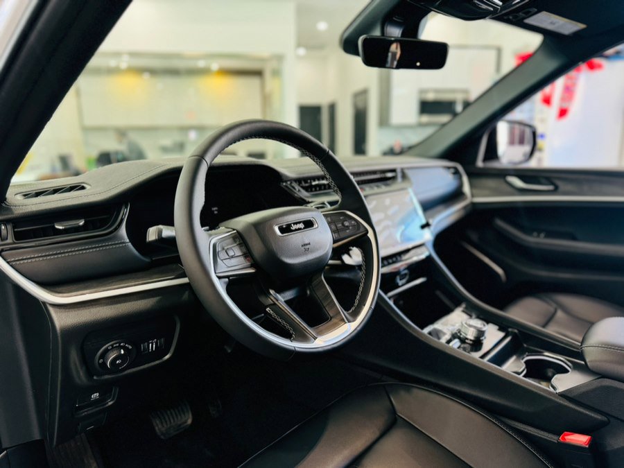 Used 2026 Jeep Grand Cherokee Limited image 13