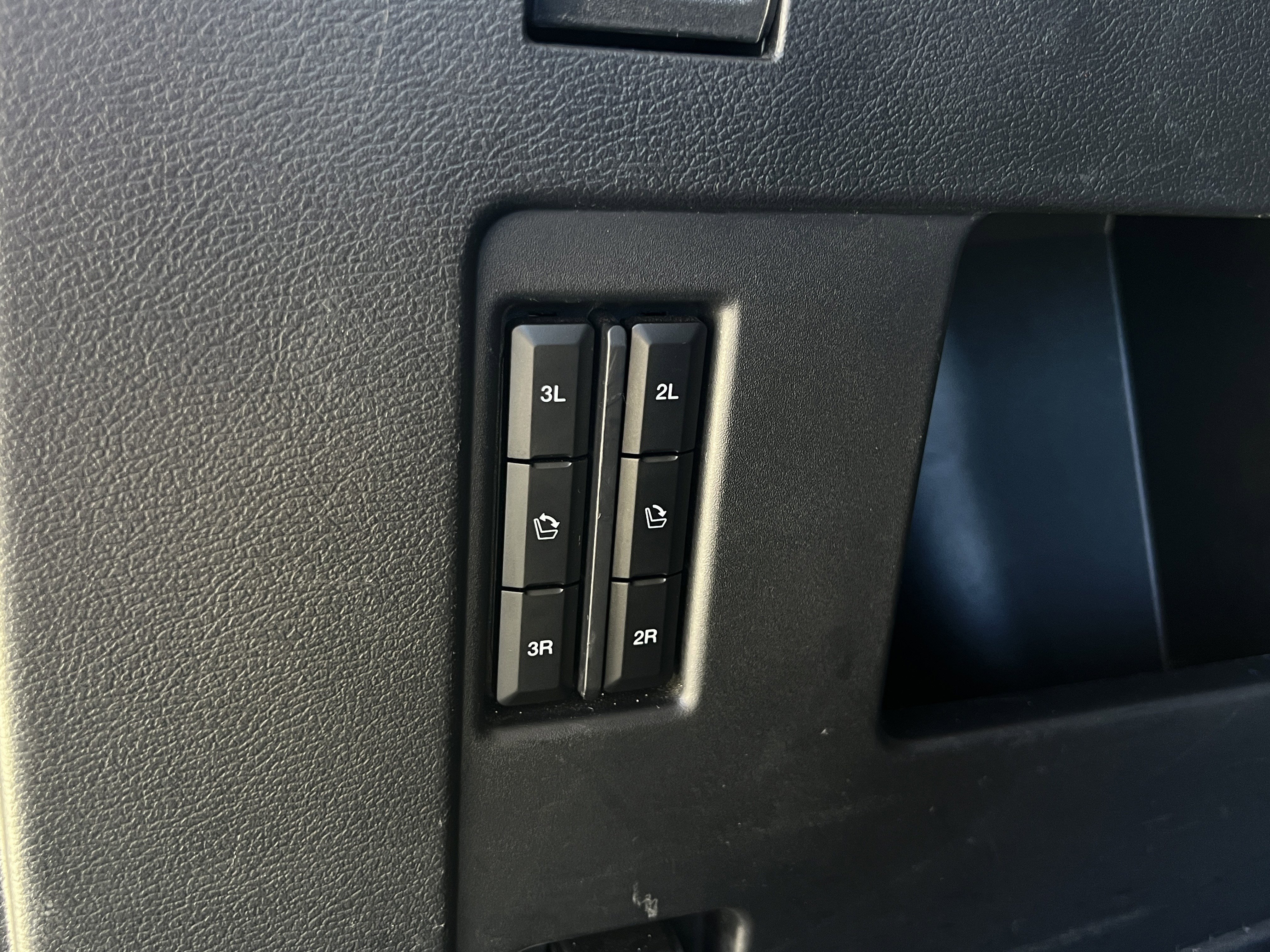 Used 2024 Ford Expedition Limited image 35