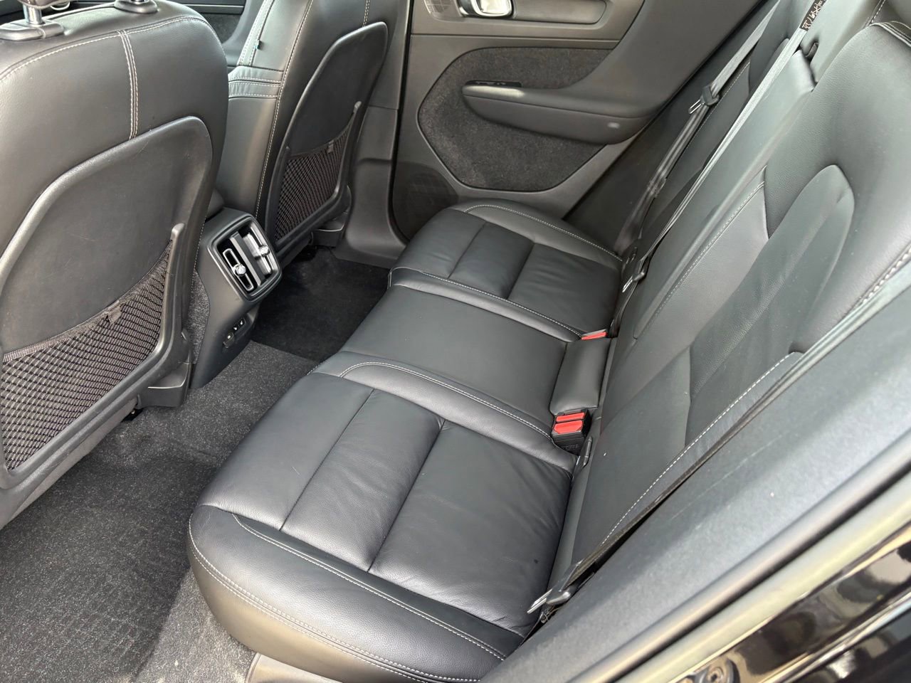 Certified 2023 Volvo XC40 B5 Ultimate w/ Protection Package Premier image 31