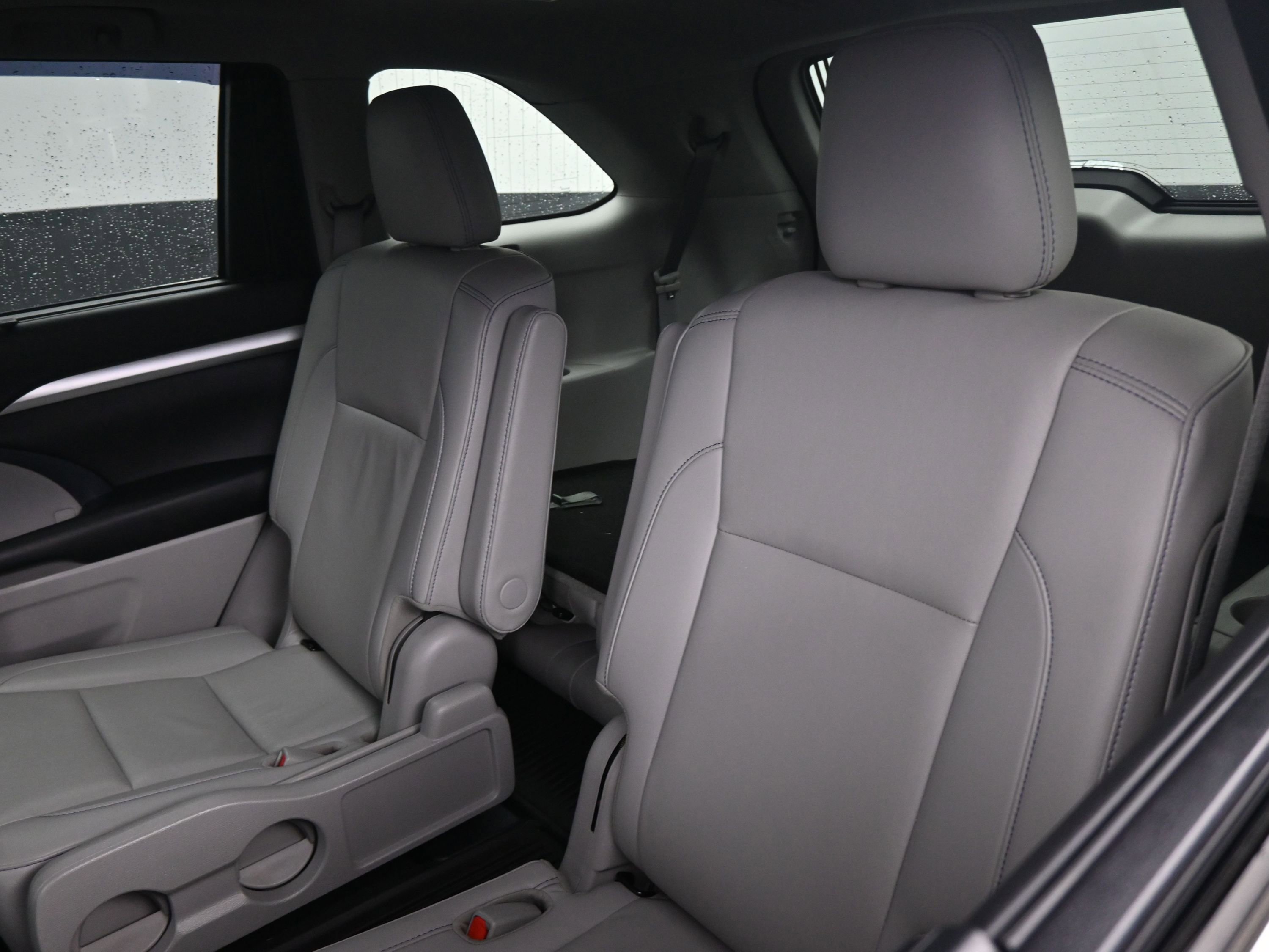 Used 2019 Toyota Highlander XLE image 18