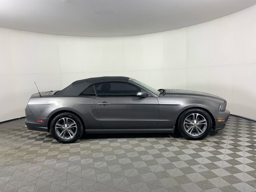 Used 2014 Ford Mustang Premium image 2