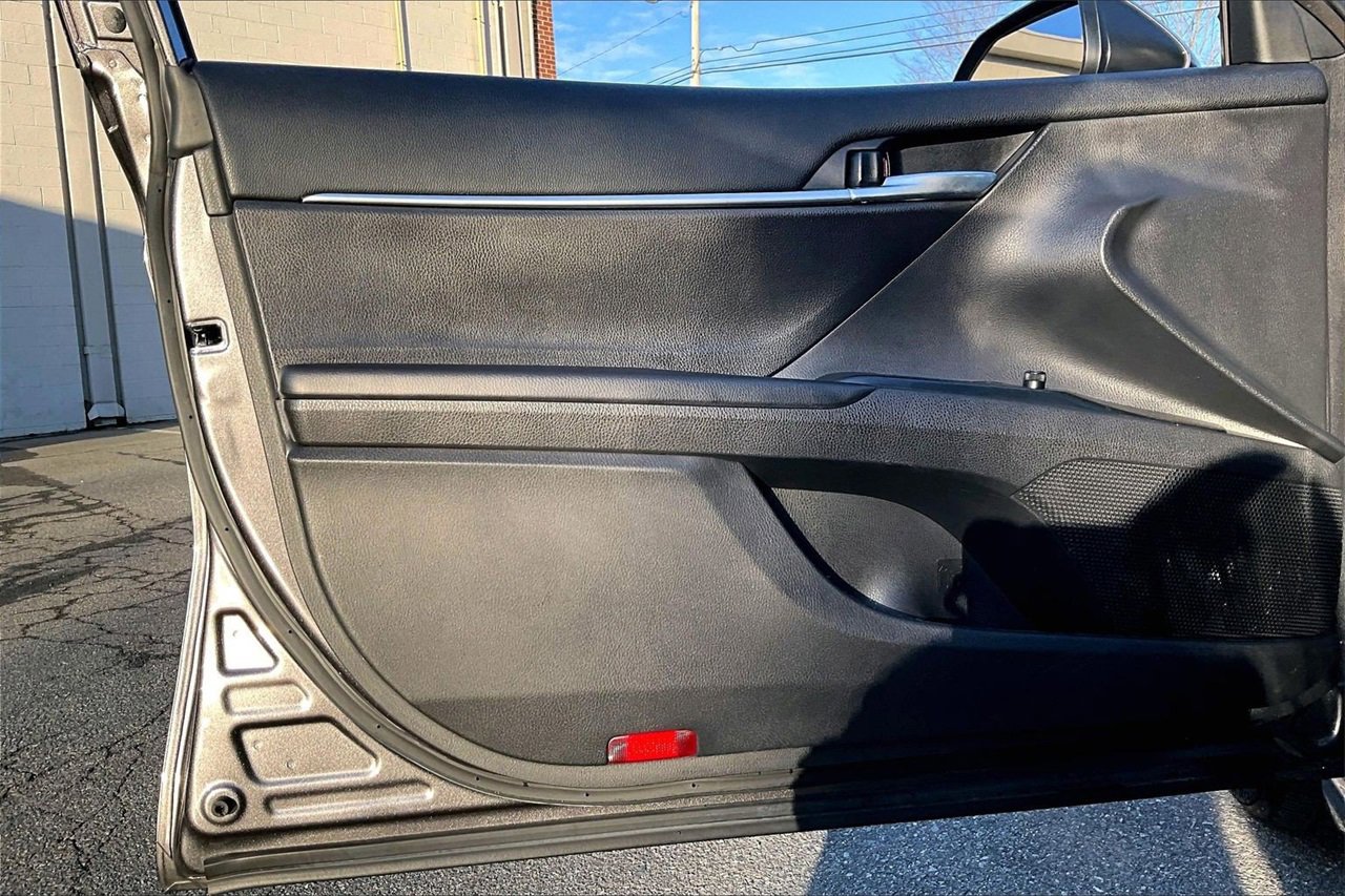 Used 2020 Toyota Camry SE image 24