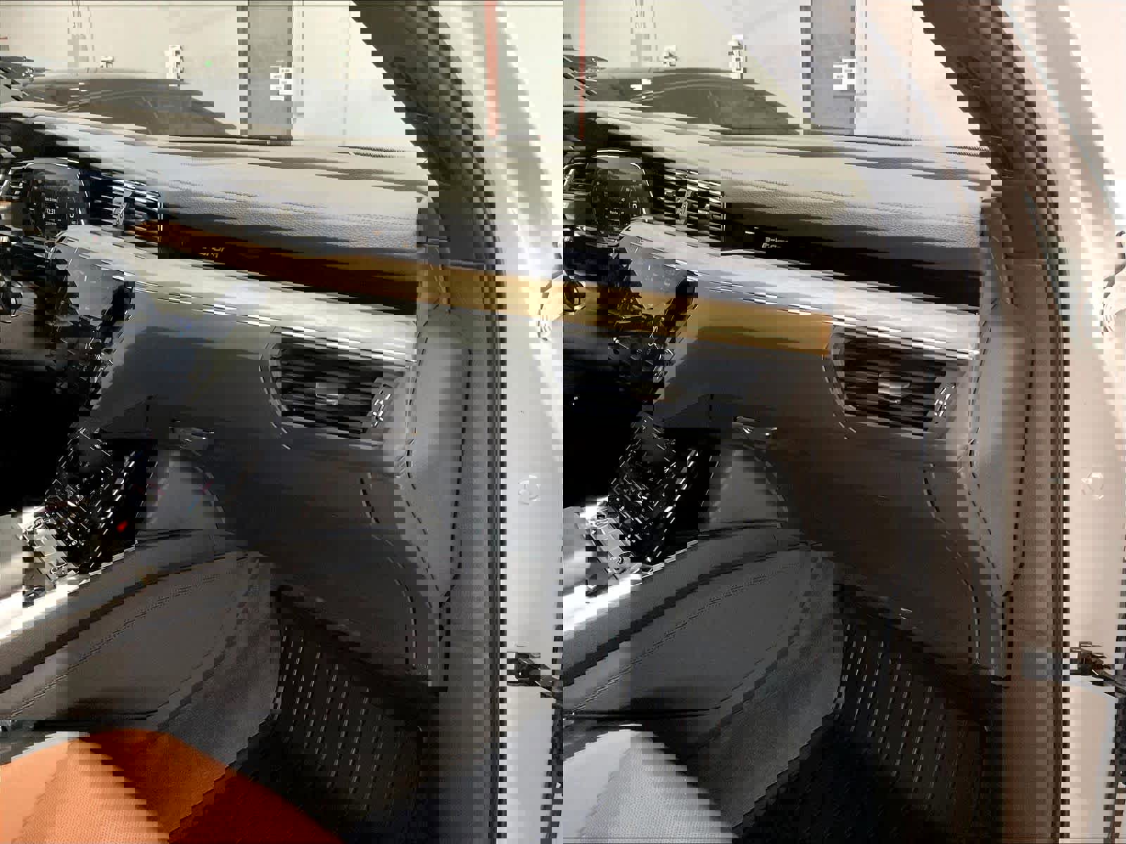 Certified 2024 Audi Q8 e-tron Premium Plus image 17