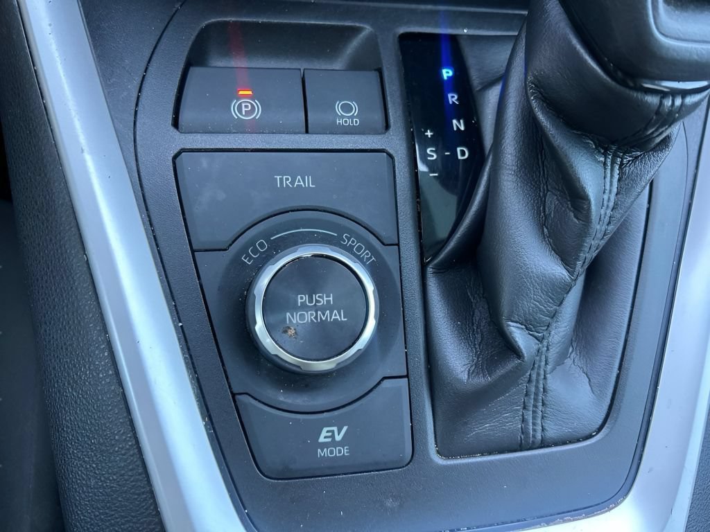 Used 2021 Toyota RAV4 XLE AWD/4WD image 27