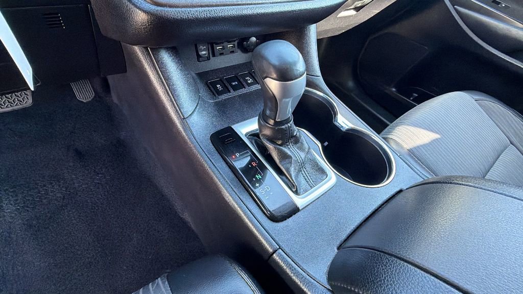 Used 2019 Toyota Highlander Plus AWD/4WD image 24