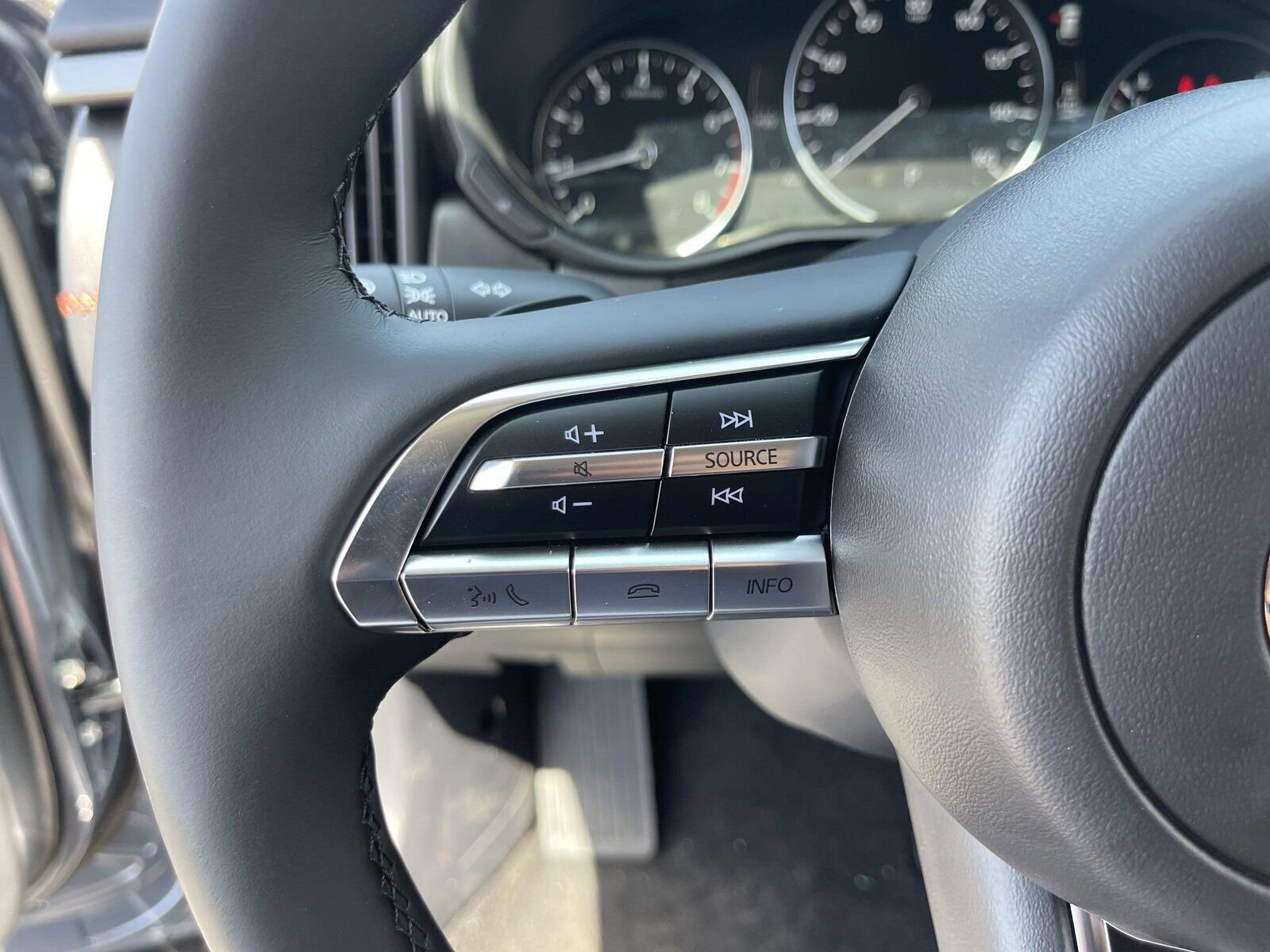 Certified 2025 MAZDA CX-50 AWD 2.5 Turbo w/ Premium Pkg image 32