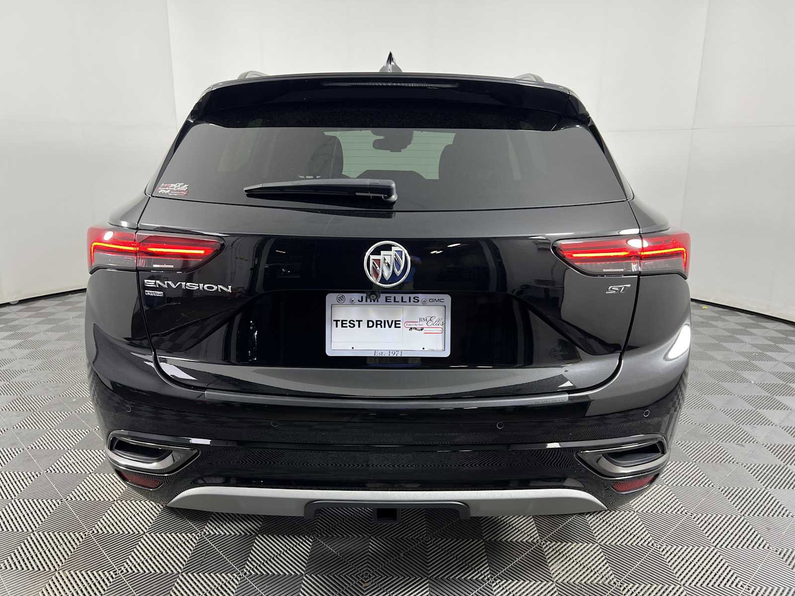 Certified 2023 Buick Envision Preferred w/ Sport Touring Package image 17