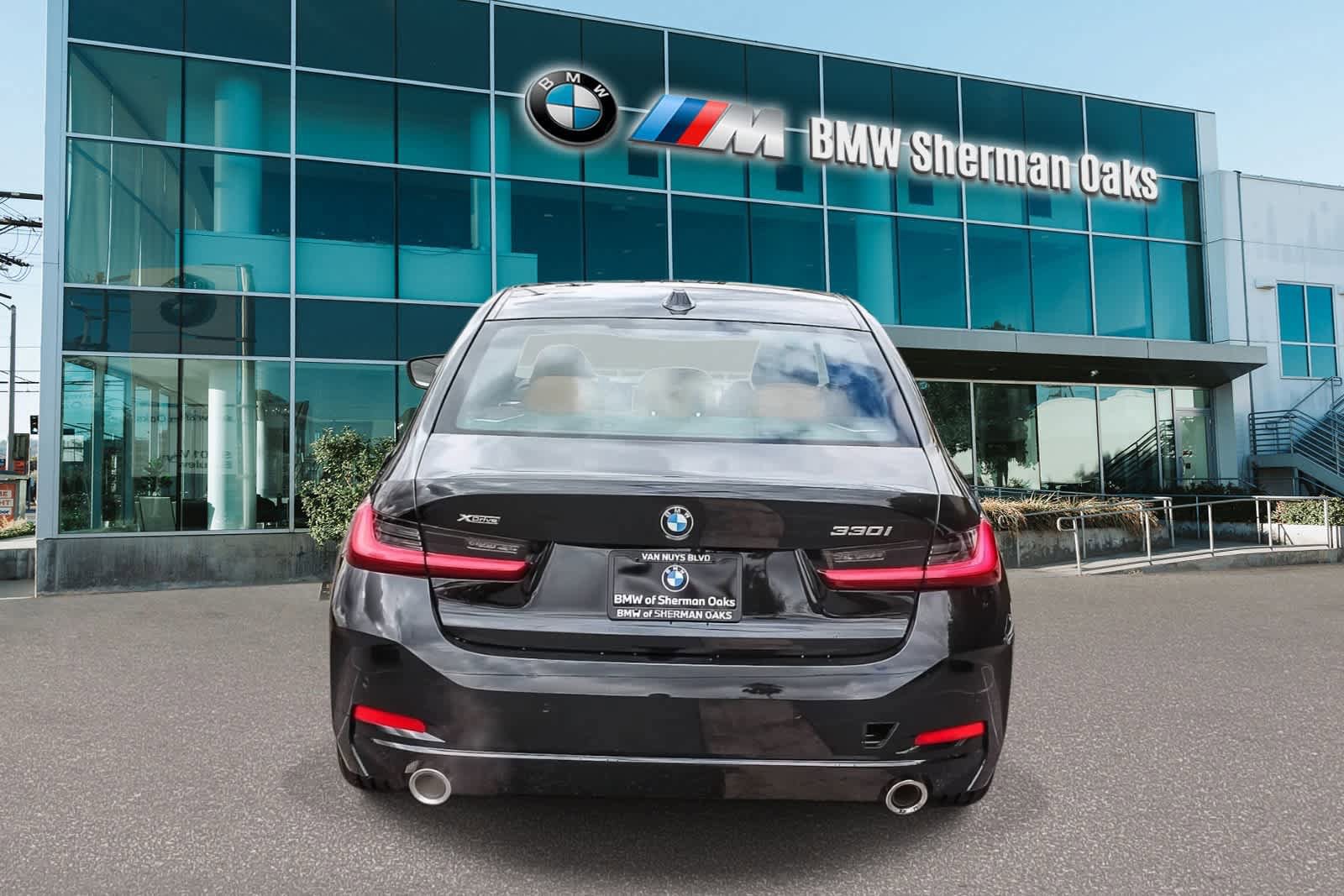 New 2026 BMW 330i xDrive Sedan w/ Convenience Package AWD/4WD image 5