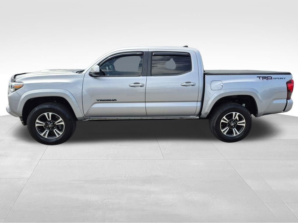 Used 2018 Toyota Tacoma TRD Sport w/ Technology Package image 3