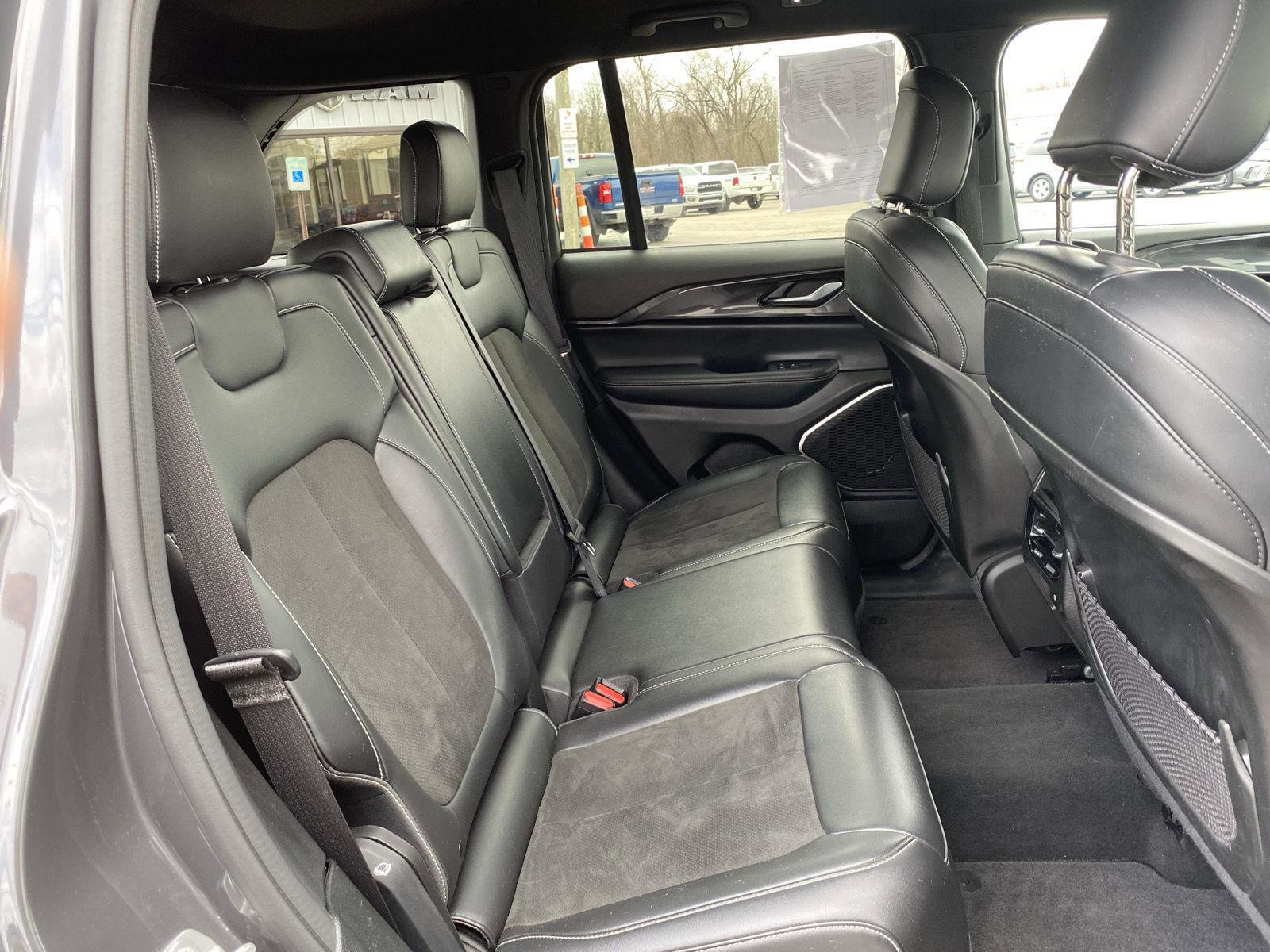 Used 2022 Jeep Grand Cherokee Altitude image 33