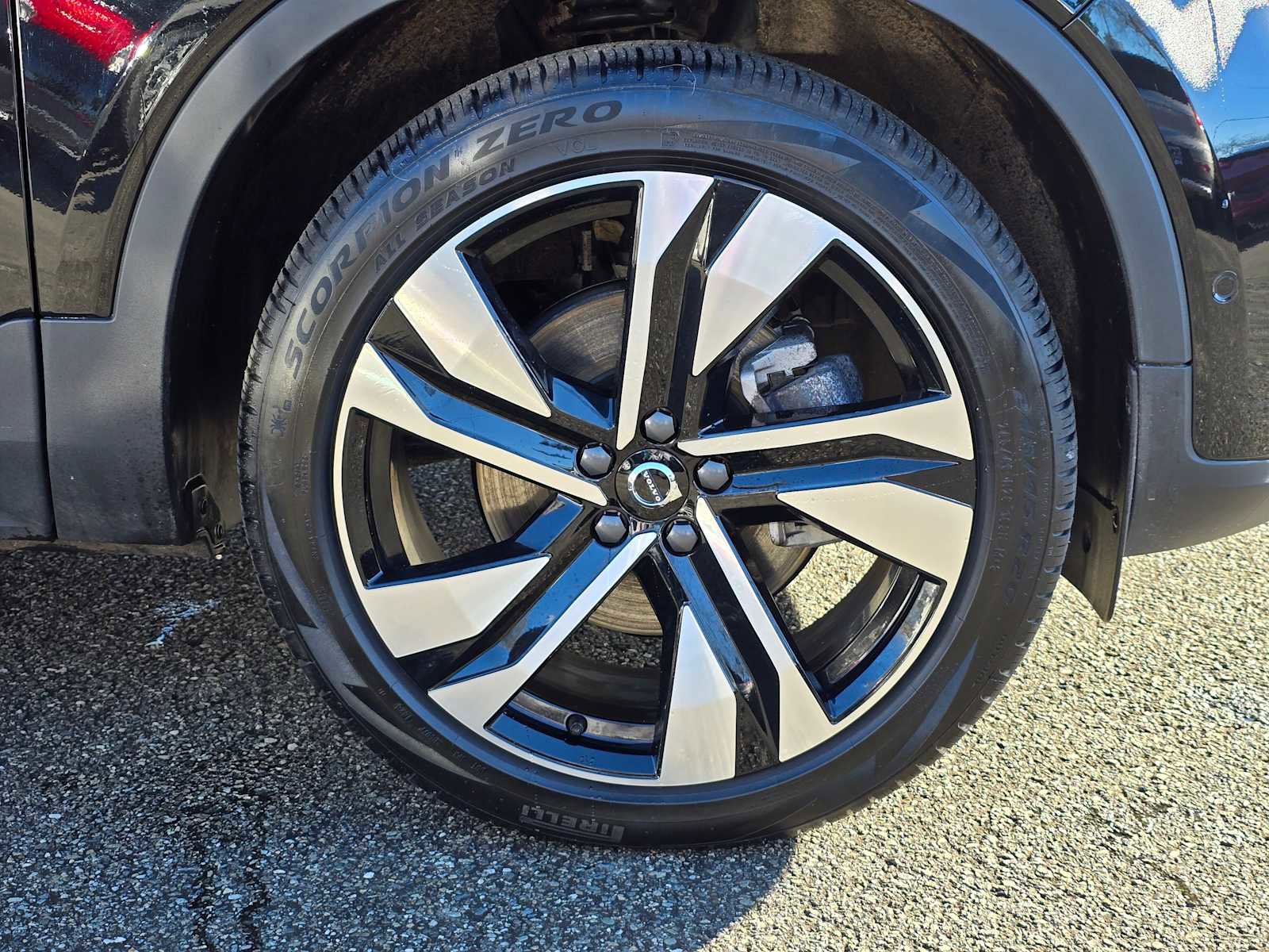 Used 2025 Volvo XC40 B5 Plus w/ Climate Package image 9