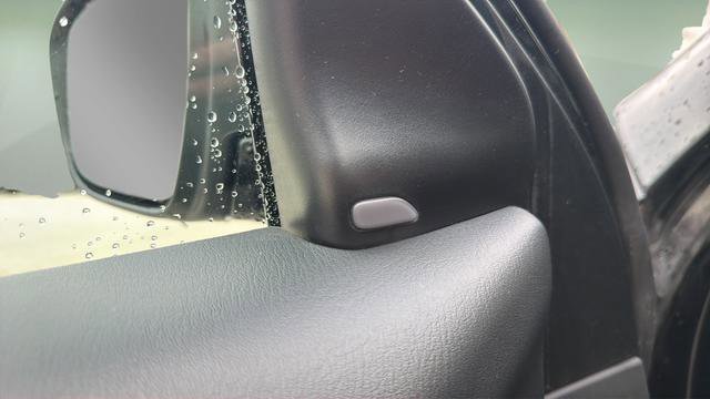 Used 2020 Nissan Pathfinder SV image 18