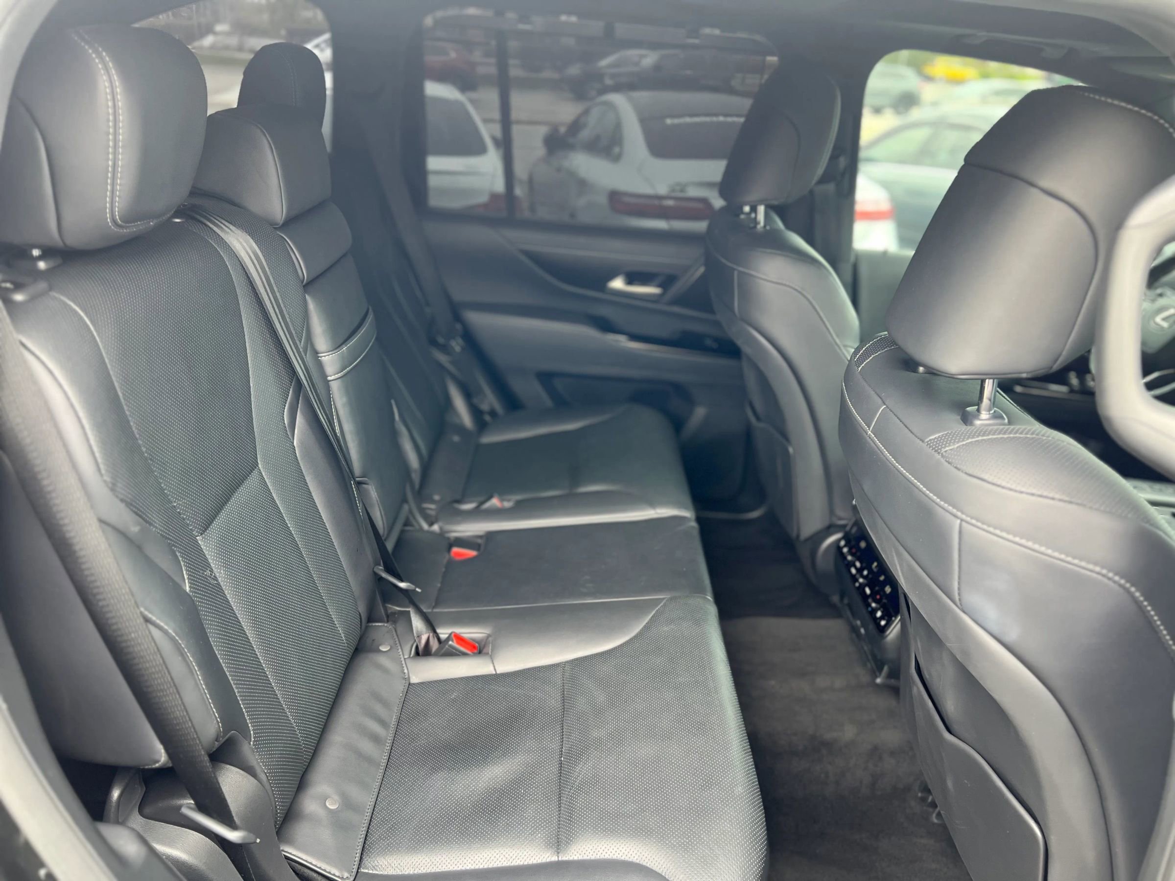 Used 2024 Lexus LX 600 4WD w/ Luxury Package image 12