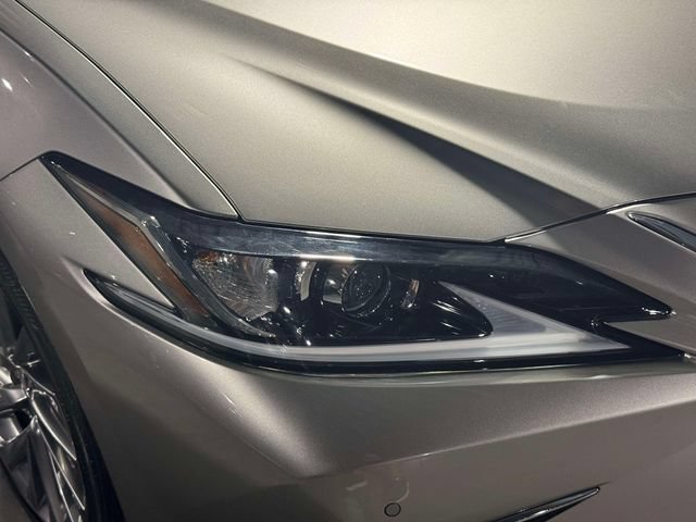 Used 2021 Lexus ES 300h w/ Accessory Package 2 FWD image 12