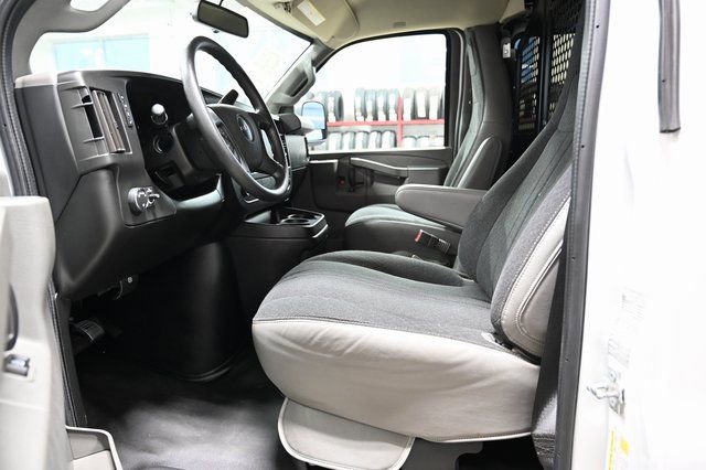 Used 2019 GMC Savana 2500 w/ Driver Convenience Package image 9