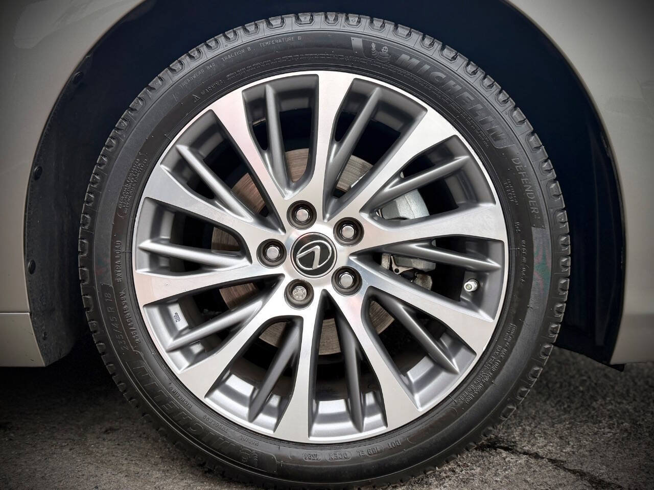 Used 2021 Lexus ES 300h w/ Premium Package FWD image 17