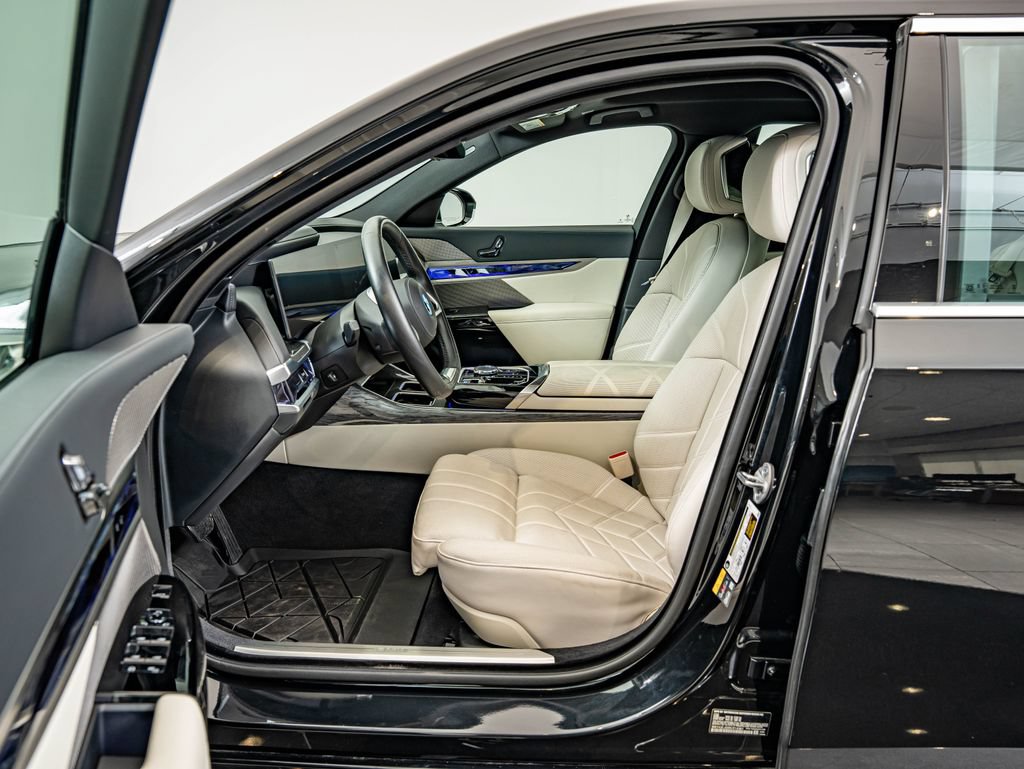 Used 2024 BMW i7 eDrive50 RWD image 31