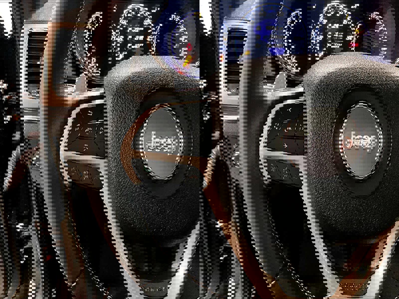 Used 2017 Jeep Grand Cherokee Overland image 24