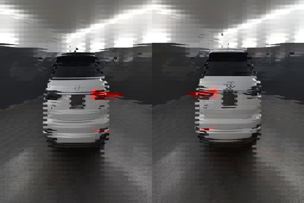 Used 2024 Audi Q3 2.0T Premium Plus w/ Premium Plus Package image 4