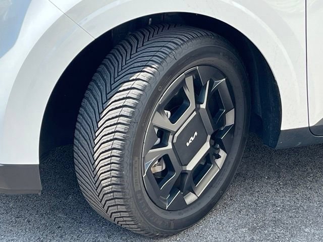 Certified 2025 Kia Carnival EX FWD image 3