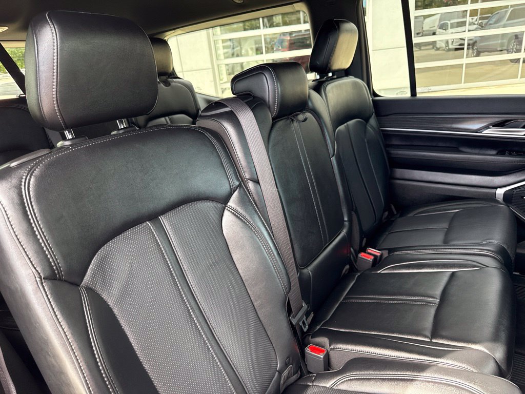Used 2024 Jeep Wagoneer Series II w/ Flexible Seating Group AWD/4WD image 25